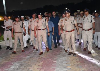 दिल्ली पुलिस आयुक्त ने अशिता पार्क में किया फील्ड पेट्रोलिंग, पिंक बूथ की व्यवस्थाओं का लिया जायजा