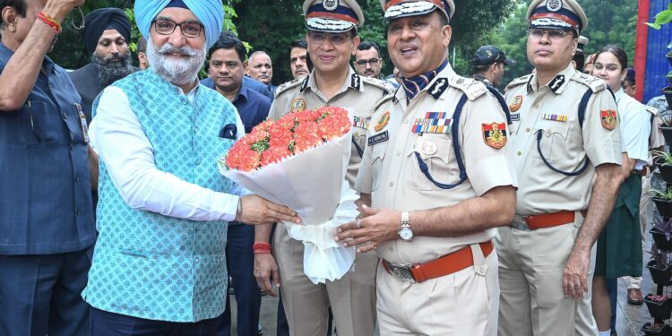 दिल्ली के उपराज्यपाल ने इंद्रप्रस्थ कॉलेज में किया 14वें पिंक बूथ का उद्घाटन, महिलाओं की सुरक्षा को मिलेगी मजबूती